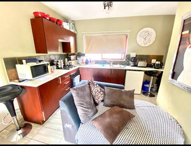 2 BEDROOM PROPERTY TO RENT IN HONEYDEW GROVE